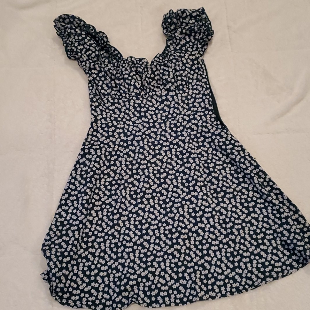 Dress - Picture 2 of 3